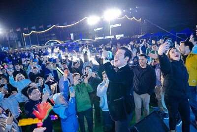 Global guests arrive as the venue fills with excitement