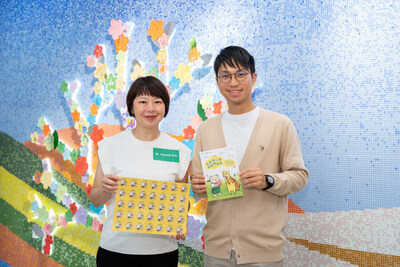 Raymond Yang, Co-founder and Executive Director of JUST FEEL, and Celia Ling, Chief Marketing Officer, Manulife Hong Kong and Macau, joined My Flag Day to cheer for the volunteers.