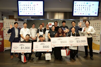 Winners and judges of the “Jongga Kimchi Cook-off” in the United States posed for a commemorative photo on September 30.
