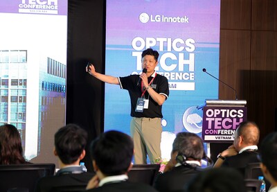 At the optical R&D talent recruitment event held on September 27 in Haiphong, Vietnam, LG Innotek’s CTO S.David Roh introduced the company and its vision