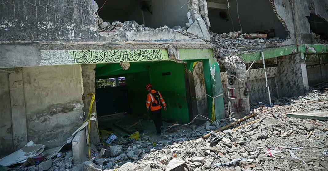 Indonesia School Collapse Toll Hits 67 as Search Ends