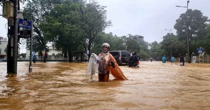 Record Vietnam Rains Kill Seven, Flood 100,000 Homes