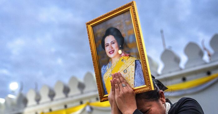 Year-Long Funeral Starts for Thailand’s Former Queen Sirikit Year-Long Funeral Starts for Thailand’s Former Queen Sirikit