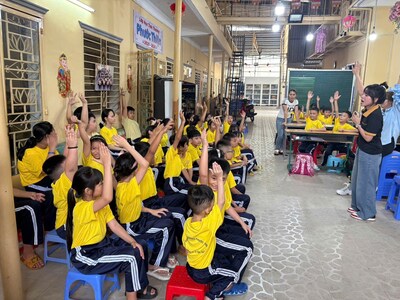 Children from the charity class at Phước Thiện Pagoda participated in Mid-Autumn Festival activities.