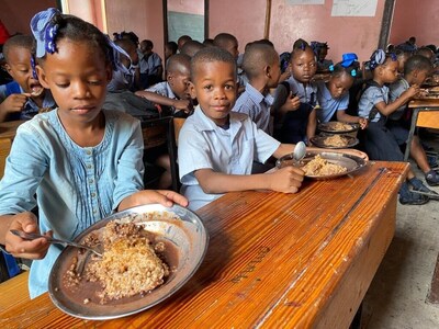 In Haiti, ECW funding delivered by the World Food Programme buys food from local smallholder farmers, and community members cook and clean at school kitchens. Photo © WFP. In Haiti, ECW funding delivered by the World Food Programme buys food from local smallholder farmers, and community members cook and clean at school kitchens. Photo © WFP.