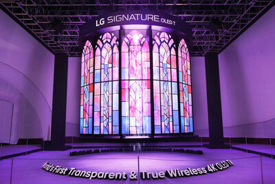 LG STUNS GLOBAL LEADERS AT APEC 2025 WITH A GRAND MEDIA CHANDELIER MADE OF TRANSPARENT OLED TVS LG STUNS GLOBAL LEADERS AT APEC 2025 WITH A GRAND MEDIA CHANDELIER MADE OF TRANSPARENT OLED TVS