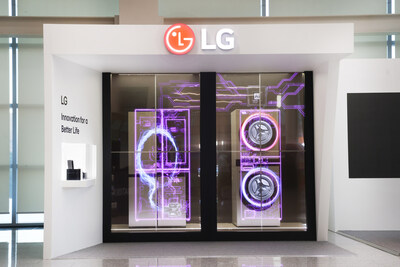 LG STUNS GLOBAL LEADERS AT APEC 2025 WITH A GRAND MEDIA CHANDELIER MADE OF TRANSPARENT OLED TVS LG STUNS GLOBAL LEADERS AT APEC 2025 WITH A GRAND MEDIA CHANDELIER MADE OF TRANSPARENT OLED TVS