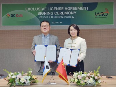 signing_ceremony_photo_from_left_sungyong_won_co_ceo_gc_cell