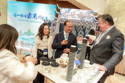The distinctive flavor of Yunnan flower-fermented coffee captivated guests at the event. (ANDY CHONG / CHINA DAILY) The distinctive flavor of Yunnan flower-fermented coffee captivated guests at the event. (ANDY CHONG / CHINA DAILY)