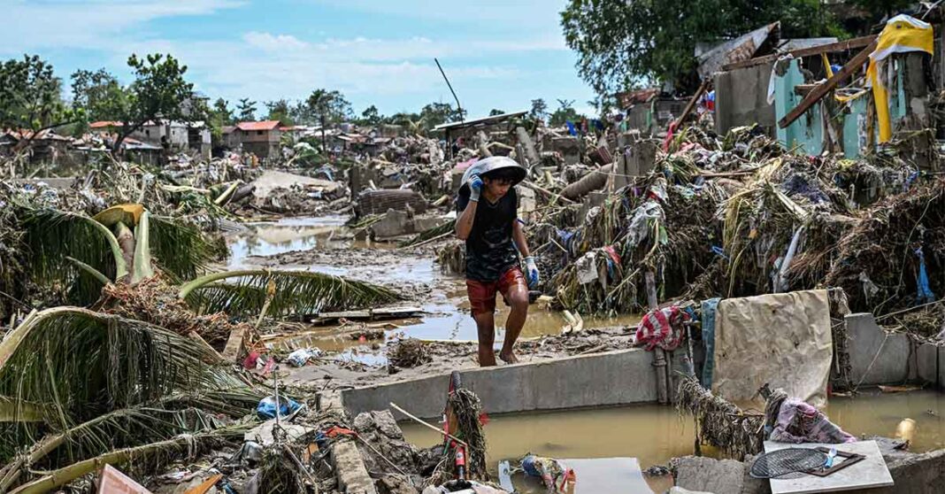 Philippine Death Toll Tops 140 as Typhoon Heads Towards Vietnam