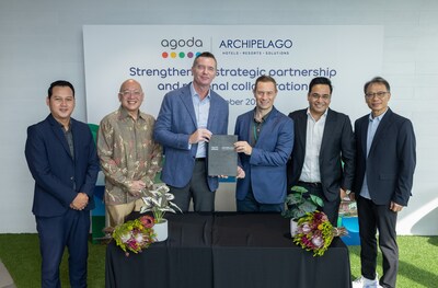 [From left to right: Mudy Idris (Director of Sales & Powered by Archipelago, Archipelago International), Chris Legaspi (Chief Commercial Officer, Archipelago International), John Flood (Chief Executive Officer, Archipelago International), Andrew Smith (Senior Vice President, Supply, Agoda),  Krishna Rathi (Associate Vice President, Supply, Agoda), Gede Gunawan (Country Director Indonesia, Agoda)].