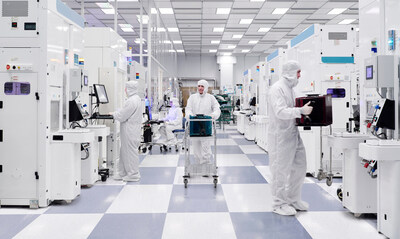 300mm cleanroom at the Albany NanoTech Complex in Albany, NY (Credit: IBM) 300mm cleanroom at the Albany NanoTech Complex in Albany, NY (Credit: IBM)