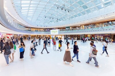 CLPe and Henderson Land enhance collaboration at Metro City Plaza (MCP) in Tseung Kwan O that will integrate Cooling as a Service (CaaS), smart energy solutions, and community education to transform the complex into a sustainable community.