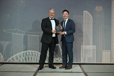Clarence Sim, Compliance Director at XTransfer, received the award on behalf of XTransfer at the ceremony held in Singapore.