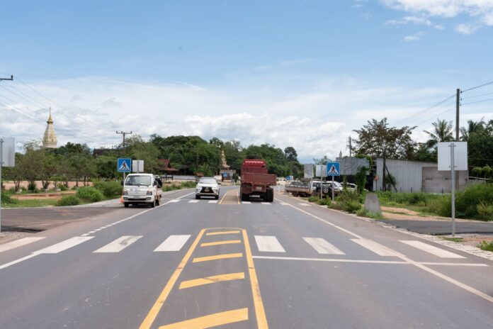 The World Bank recommends investing in climate resilient roads and an improved road preservation system as part of reforms to safeguard economic progress. Photo: World Bank Philippe Aramburu