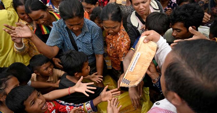 Thais, Cambodians Fear Returning Home Despite Border Truce Thais, Cambodians Fear Returning Home Despite Border Truce