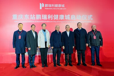 From left to right: Mr Zhao Xiangdong, General Manager and Deputy Party Secretary of China Railway Construction Group; Mr Tan Kiat How, Singapore Senior Minister of State for Ministry of Digital Development and Information & Ministry of Health; Mrs Josephine Teo, Singapore Minister for Digital Development and Information and Minister-in-charge of Cybersecurity & Smart Nation Group; Mr Pua Seck Guan, Executive Chairman and Chief Executive Officer, Perennial Holdings; Mr Gan Kim Yong, Singapore De From left to right: Mr Zhao Xiangdong, General Manager and Deputy Party Secretary of China Railway Construction Group; Mr Tan Kiat How, Singapore Senior Minister of State for Ministry of Digital Development and Information & Ministry of Health; Mrs Josephine Teo, Singapore Minister for Digital Development and Information and Minister-in-charge of Cybersecurity & Smart Nation Group; Mr Pua Seck Guan, Executive Chairman and Chief Executive Officer, Perennial Holdings; Mr Gan Kim Yong, Singapore De