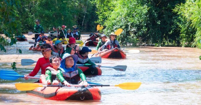 Kayaking in nothern Laos ' Laung Namtha Province. ({Photo credit: Luang Namtha News)
