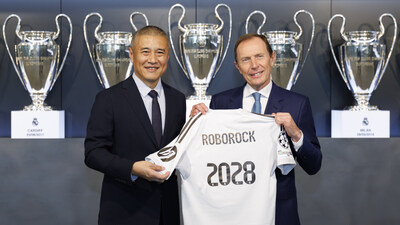From left to right: Roborock President, Quan Gang, and Real Madrid Director of Institutional Relations, Emilio Butragueño
