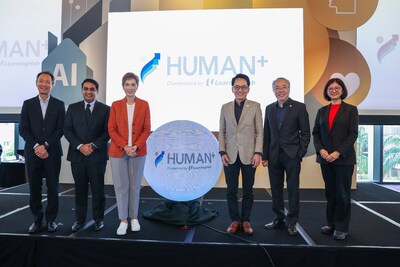From left to right: (1) Mr Tan Fang Qun, General Manager, TAFEP, (2) Mr Sumit Harjani, Region Head for Enterprise, Asia Pacific, Harvard Business Impact, (3) Mrs Josephine Teo, Minister for Digital Development and Information, (4) Mr Jeremy Ong, Chief Executive Officer, NTUC LearningHub, (5) Mr Amos Tan Assistant Chief Executive & Chief Core Skills Officer, NTUC LearningHub, (6) Dr Josephine Teo, President, The Singapore Chapter of International Coaching Federation (ICF)