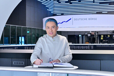 Leo International Group Chairman and Chairman of Leo International Precision Health AG, Mr Leo Wang, at the Frankfurt Stock Exchange (Photo Credit: martinjoppen.de)