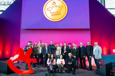 The shining stars of 2026‘s ToyAward with the Executive Board at Spielwarenmesse eG and the award jury. The shining stars of 2026‘s ToyAward with the Executive Board at Spielwarenmesse eG and the award jury.
