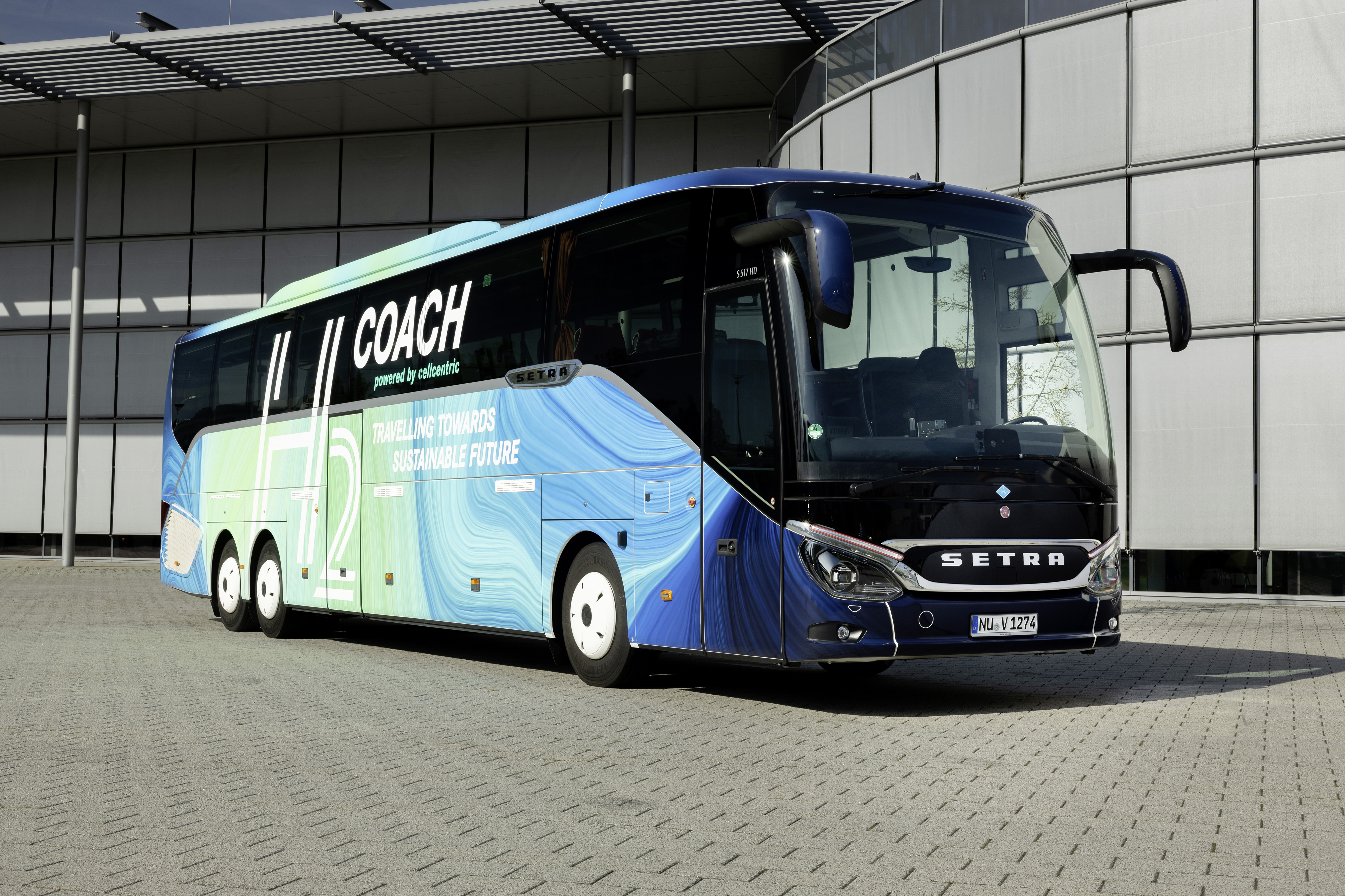 FEV and Daimler Buses have jointly developed the "H2 Coach", the first coach with a hydrogen-based fuel cell drive system. Source: Daimler Buses