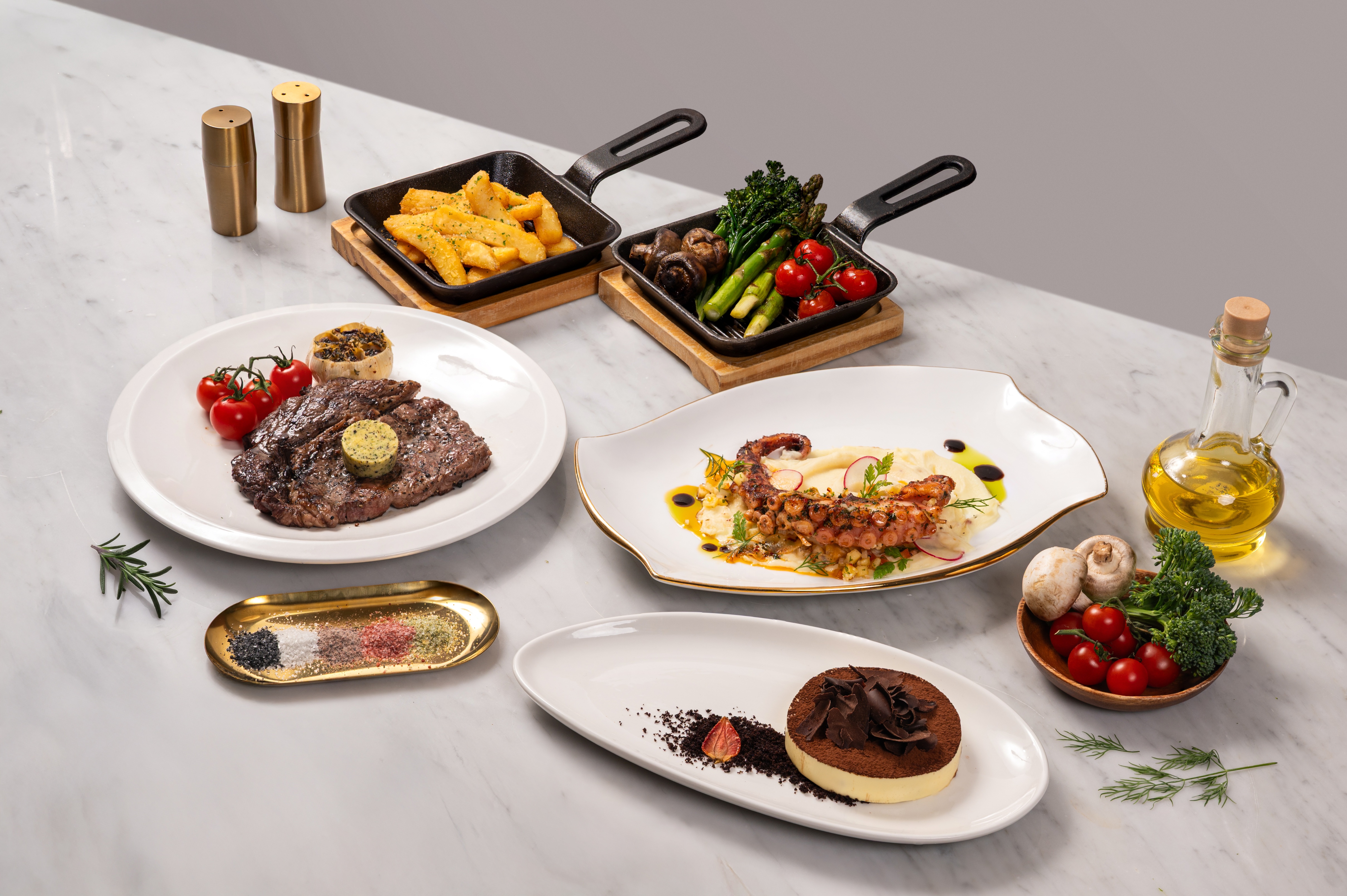 JIN Gastrobar's new menu includes a variety of intercontinental mains such as grilled meats and fish, delectable pastas, desserts, and not forgetting JIN Gastrobar's signature cocktails and mocktails.