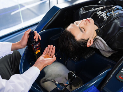 Visitor experienced the new CLEAR Men Scalp MaxCharge Shampoo