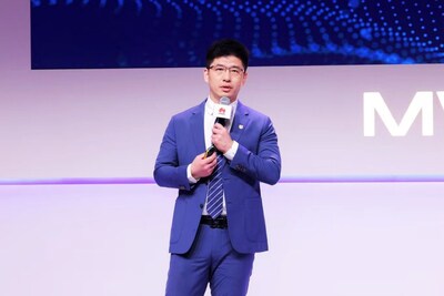 arthur_wang_delivering_a_keynote_speech