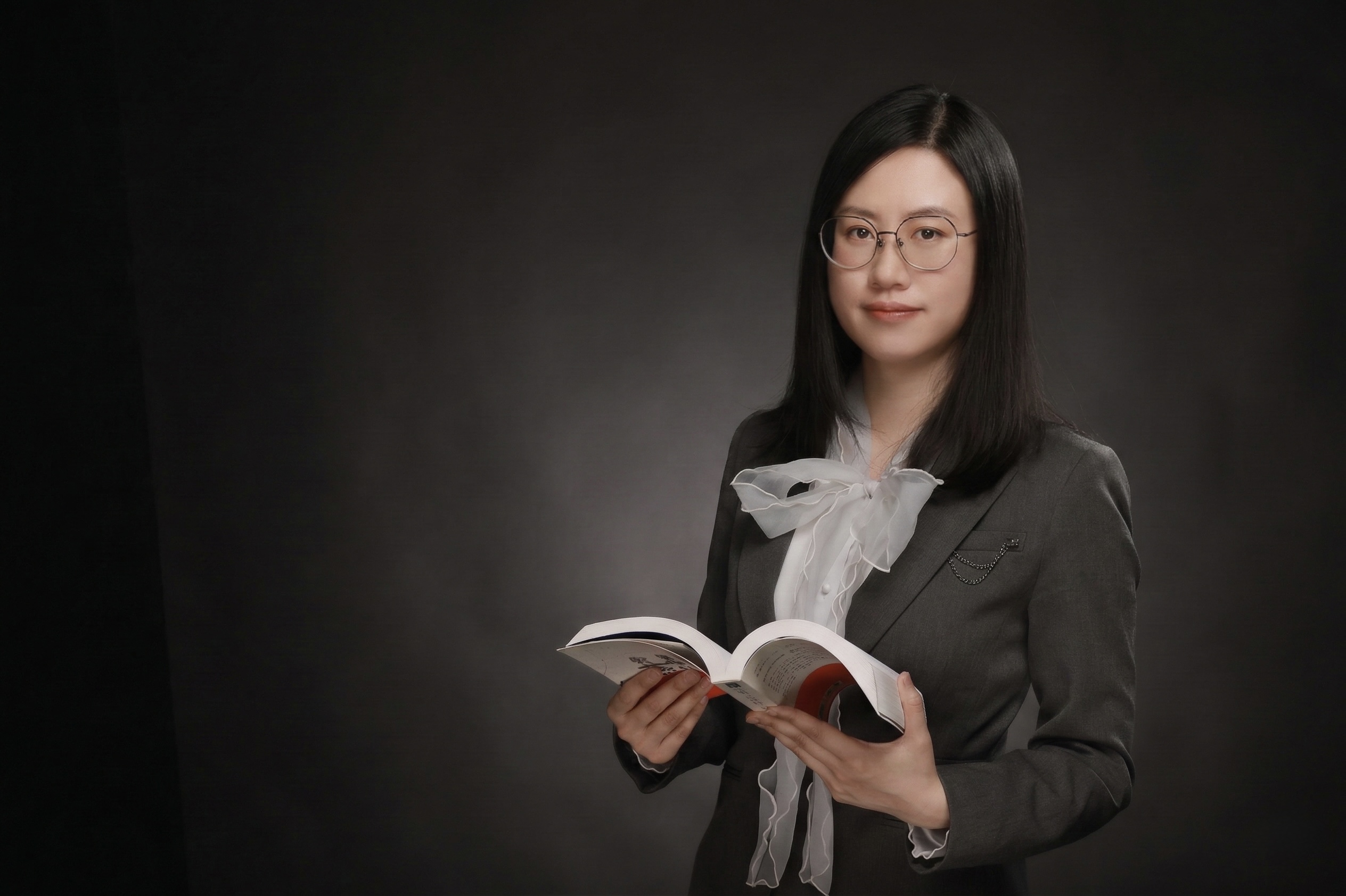 Ling Sia (佘艾靈), founder of "Micro-Capital Growth PLUS"