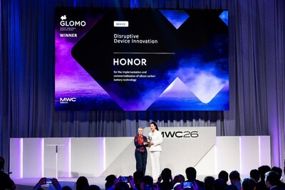 GLOMO award presented to HONOR at MWC