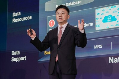 huawei_s_saeed_xia_presents_onstage_mwc_2026