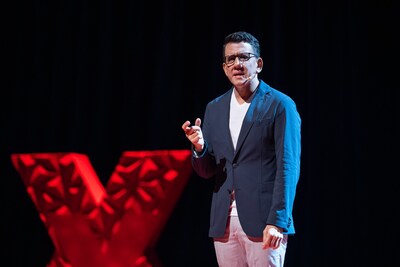 Dr Stacey speaking at TEDxNTU