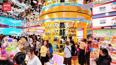 Consumers in MINSO FRIENDS Store