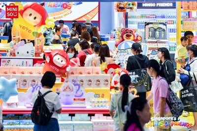 Consumers in MINISO FRIENDS Store Consumers in MINISO FRIENDS Store