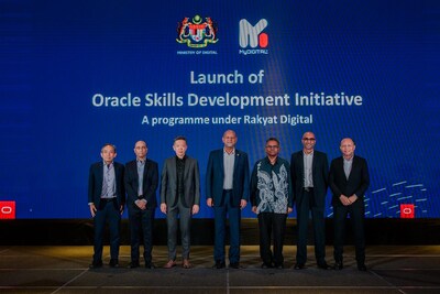 (L-R) Chin Ying Loong, SVP and regional managing director, Oracle, ASEAN & SAGE, Ir. Wan Murdani Wan Mohamad, VP, Digital Adoption, Malaysia Digital Economy Corporation (MDEC), Royce Teoh, managing director, Oracle, Malaysia, YB Gobind Singh Deo, Minister of Digital, Malaysia, YB Tuan Ma Sivanesan, deputy secretary general, Ministry of Digital, Malaysia, Chris Chelliah, SVP, Technology, Oracle, Japan & Asia Pacific and Adrian Marcellus, CEO, MYDIGITAL Corporation (L-R) Chin Ying Loong, SVP and regional managing director, Oracle, ASEAN & SAGE, Ir. Wan Murdani Wan Mohamad, VP, Digital Adoption, Malaysia Digital Economy Corporation (MDEC), Royce Teoh, managing director, Oracle, Malaysia, YB Gobind Singh Deo, Minister of Digital, Malaysia, YB Tuan Ma Sivanesan, deputy secretary general, Ministry of Digital, Malaysia, Chris Chelliah, SVP, Technology, Oracle, Japan & Asia Pacific and Adrian Marcellus, CEO, MYDIGITAL Corporation
