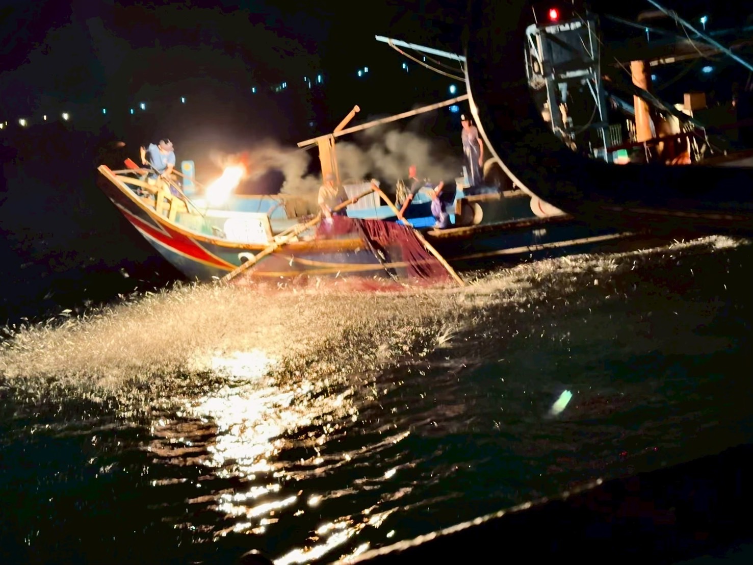 Jinshan Sulfuric Fire Fishing is the world's only sulfuric fire fishing method. (Photo by FuJi Fish Studio)