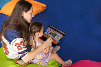 Families explore healthy digital habits through hands-on activities at the joint IMDA and Tencent "Beyond the Screen" launch event. Families explore healthy digital habits through hands-on activities at the joint IMDA and Tencent "Beyond the Screen" launch event.