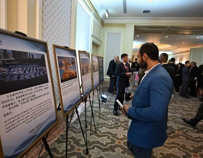 On May 13, guests attending the Chinese-Arab Partnership Conference under the Global South Media and Think Tank Forum view the corporate photography section of the concurrent China-Arab Art Integration exhibition in Cairo, Egypt. (Photo courtesy of the conference) On May 13, guests attending the Chinese-Arab Partnership Conference under the Global South Media and Think Tank Forum view the corporate photography section of the concurrent China-Arab Art Integration exhibition in Cairo, Egypt. (Photo courtesy of the conference)