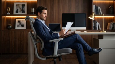 A professional working from home, fully supported by the advanced dynamic lumbar system of the upcoming Sunaofe Atlas ergonomic chair. A professional working from home, fully supported by the advanced dynamic lumbar system of the upcoming Sunaofe Atlas ergonomic chair.