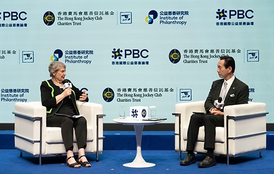 Moderated by Club Steward The Hon Bernard Chan (right), former Prime Minister of New Zealand and former United Nations Development Programme Administrator Helen Clark (left) delivers the opening keynote entitled “A New Era for Philanthropy: Leading Through Complexity”. Moderated by Club Steward The Hon Bernard Chan (right), former Prime Minister of New Zealand and former United Nations Development Programme Administrator Helen Clark (left) delivers the opening keynote entitled “A New Era for Philanthropy: Leading Through Complexity”.