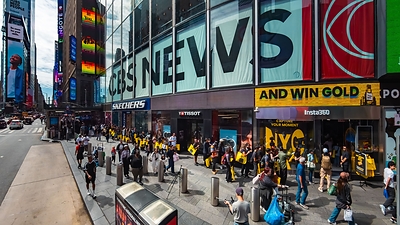 A large group of customers line up outside Insta360's flagship store on opening day. A large group of customers line up outside Insta360's flagship store on opening day.