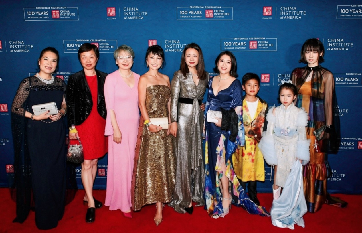 (Lisa Ye, Senior Advisor of China Institute of America(first from left), Shau Zhang (Zhang Xiaoqing) – EY Partner North America and China Institute Board Member (second from left), Juliet Guo (Guo Xiuling) – Founder and designer of Sandriver (third from left), Lynn Chen-Zhang (Chen Ling) – Philanthropist, CEO of Zhang Financial, and Gala Co-Chair (fourth from left), Dr. Jin Yu, President of China Institute of America (center), and Ms. Camille Xiong, Founder of ISABELLE.C (fourth from right), Hong Kong young artist Isaac Chen (Taichen) (third from right), Hong Kong young artist Isabelle Chen (Qianyu) (second from right), and Kate Lin, Assistant ISABELLE.C.)