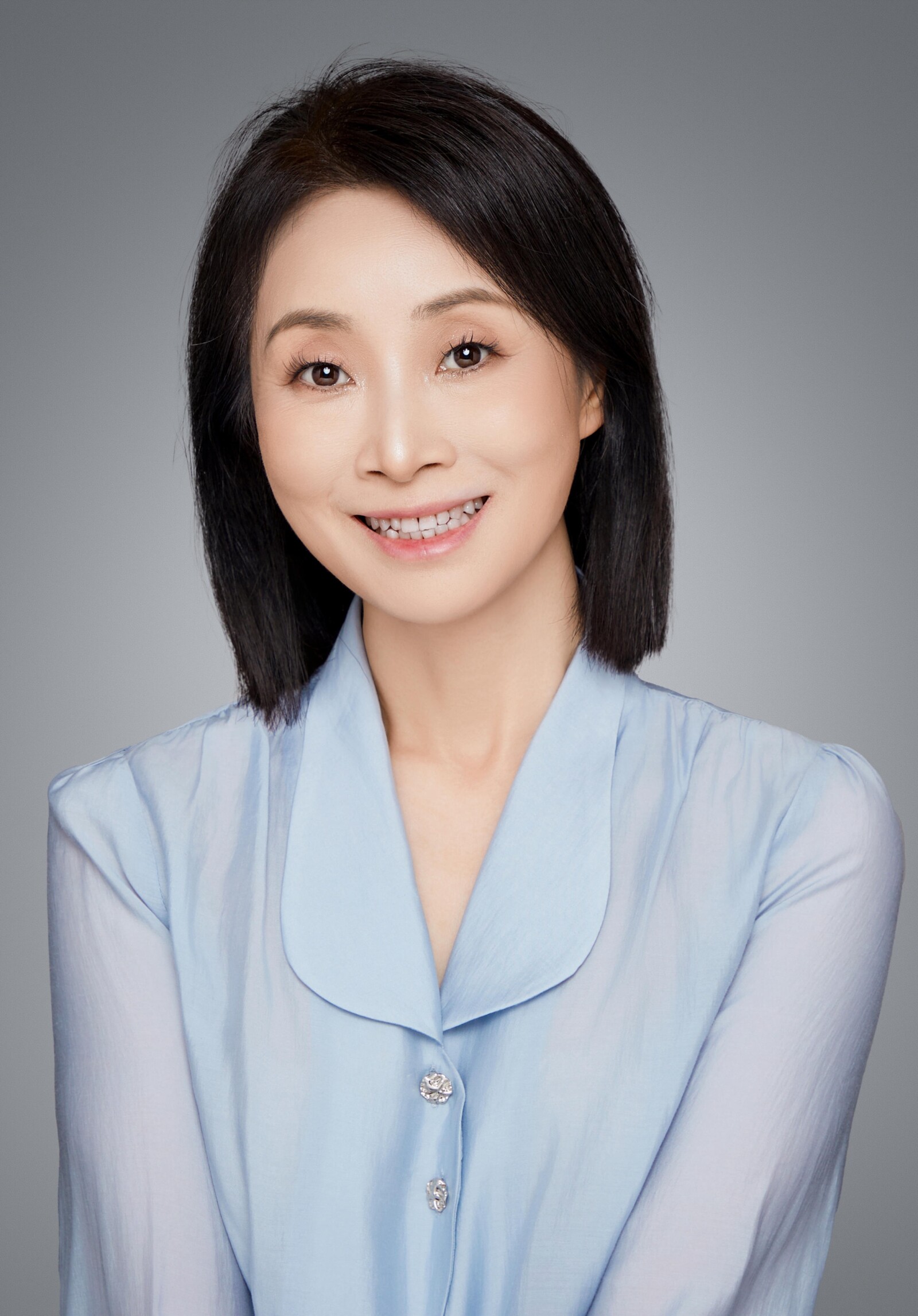 Emma Wu (Wu Beiwen) Chairperson, VX Logistics Emma Wu currently serves as the chairperson of VX Logistics. As an active practitioner of China's supply chain globalisation, she focuses on cold chain, fresh produce supply chain, logistics infrastructure, and industrial synergy. Under her leadership, VX Logistics has become an industry-leading integrated multi-temperature logistics service provider, with its cold chain capacity firmly leading in Asia and among the top tier globally.