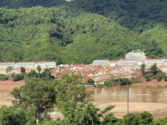 A landslide struck a workers’ camp at Laos’ Pak Beng hydropower project, prompting an evacuation before the slope collapsed.