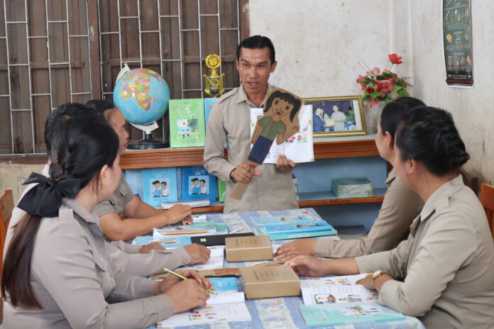 Laos presented its national Spoken Lao program at Oxford, highlighting how classroom research helped expand language support nationwide.
