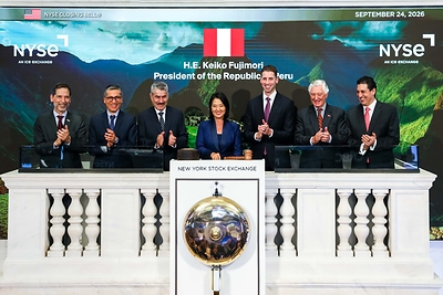 Peru President Keiko Fujimori at the NYSE September 24 Peru President Keiko Fujimori at the NYSE September 24