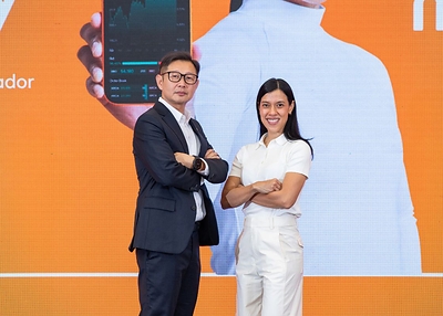 Dennis Jee, CEO of Moomoo Malaysia alongside Brand Ambassador Datuk Nicol David. Dennis Jee, CEO of Moomoo Malaysia alongside Brand Ambassador Datuk Nicol David.