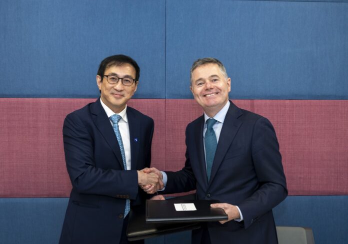 822509-temasek-trust-and-world-b